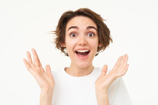 Free photo close up portrait of excited woman gasping and smiling looking surprised amazed by great news