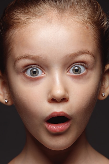 Free photo close up portrait of little and emotional caucasian girl.