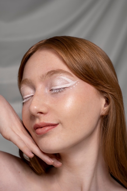 Free photo close up portrait of person wearing make up liner