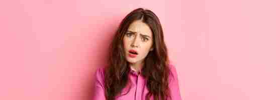 Free photo close up portrait of sad young woman hear upsetting store look with pity and compassion standing ove