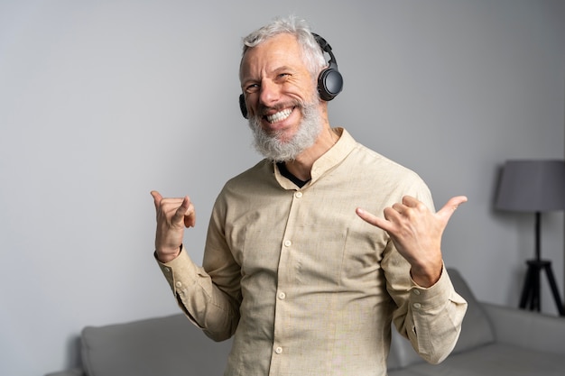 Free photo close up portrait of senior man listening to music