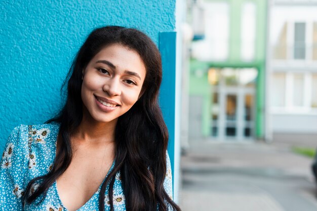 Close-up portrait of smiley woman looking at camera