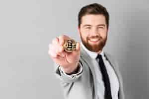 Free photo close up portrait of a smiling businessman