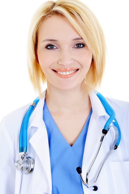 Free photo close-up portrait of smiling female doctor with stethoscope