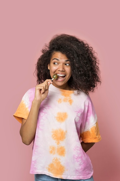 Free photo close up portrait of teenager isolated