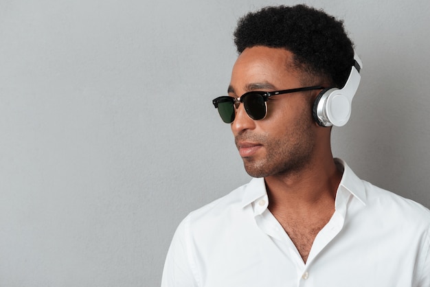 Close up portrait of a young african man in sunglasses