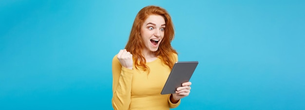 Free photo close up portrait young beautiful attractive tender ginger redhair girl happy smiling on digital tab