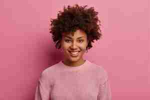 Free photo close up portrait of young beautiful woman isolated