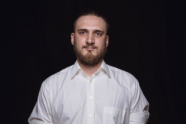 Free photo close up portrait of young man isolated