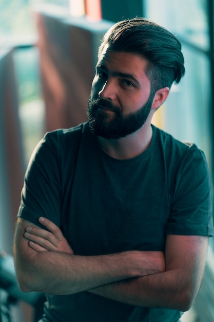 Free photo close-up portrait of a young man