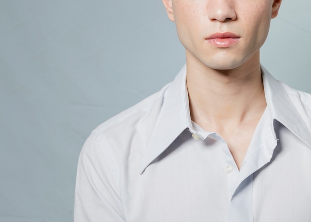 Free photo close-up of posing man in shirt