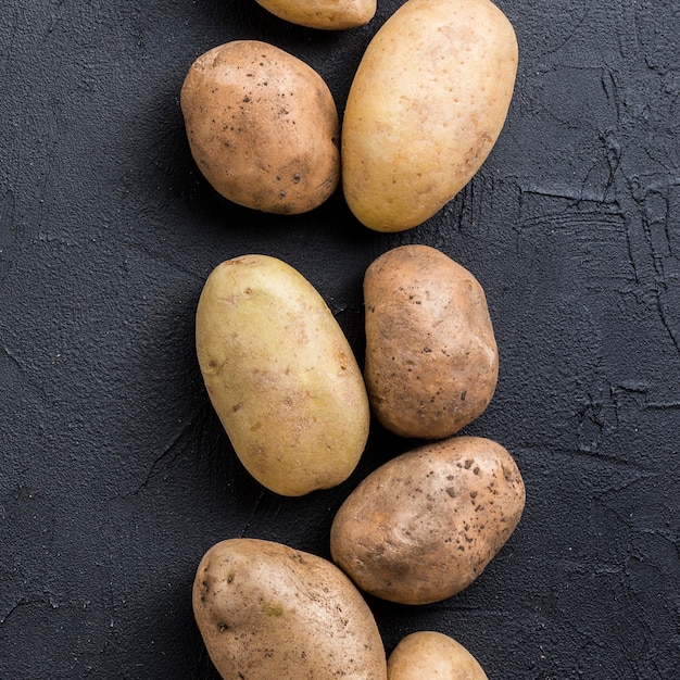 Бесплатное фото Крупный план картофеля на столе
