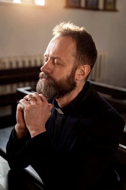 Free photo close up on priest praying