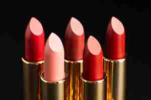 Free photo close up red lipsticks arrangement