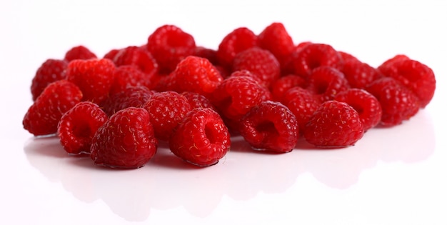 Free photo close up of red raspberry