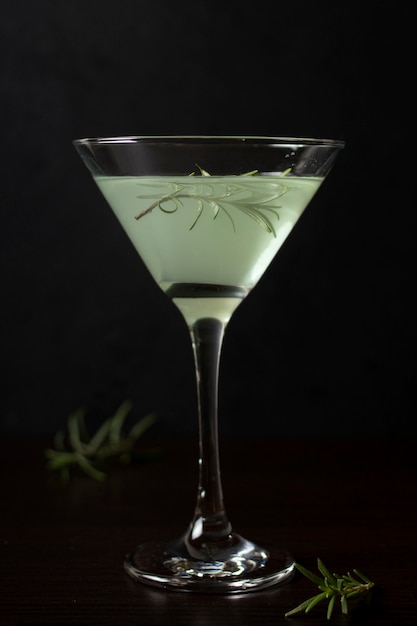 Close-up refreshing glass of cocktail ready to be served