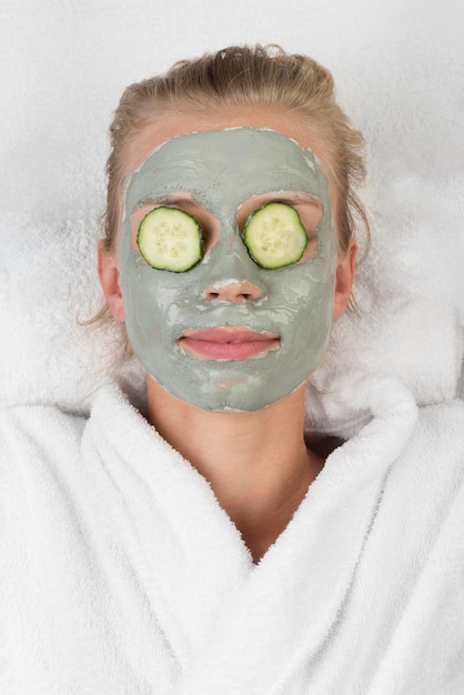 Free photo close-up relaxed woman with face mask