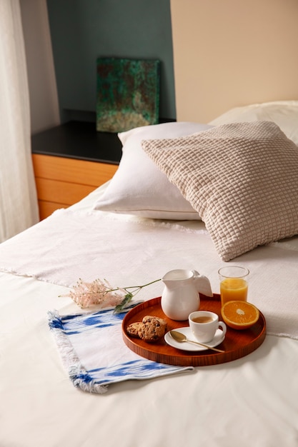 Free photo close up on romantic breakfast in bed arrangement