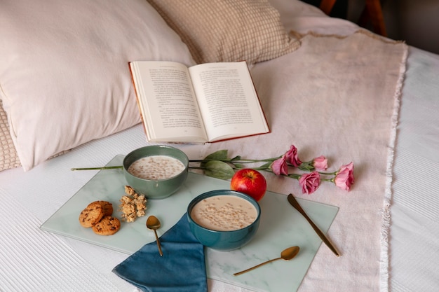 Free photo close up on romantic breakfast in bed arrangement