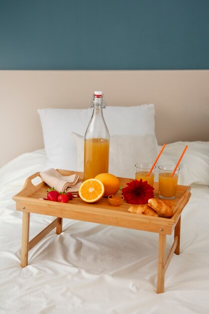 Free photo close up on romantic breakfast bed arrangement