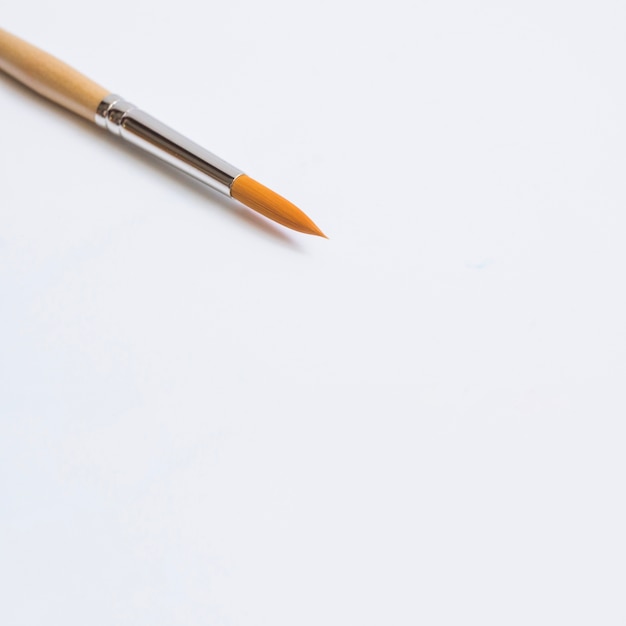 Free photo close-up of round paintbrush