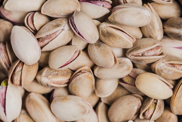 Free photo close-up salty pistachios