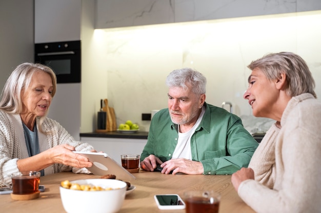 Free photo close up senior people sitting together