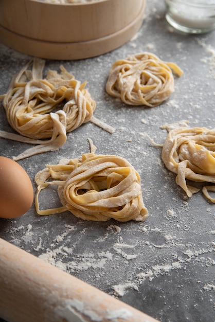 Free photo close-up shot freshly made pasta