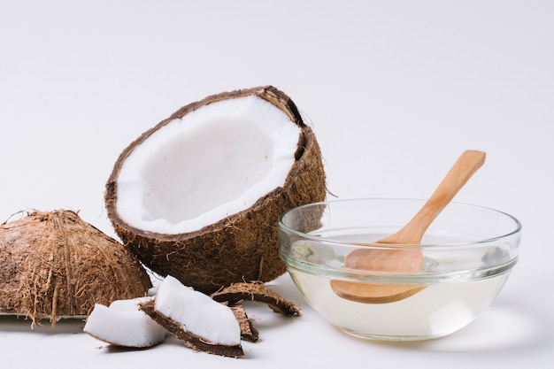클로즈업 샷 투명 코코넛 오일
