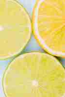 Free photo close-up slices of lemons