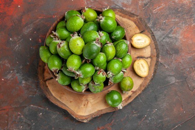 작은 비타민 폭탄 신선한 feijoas 과일에 가까이