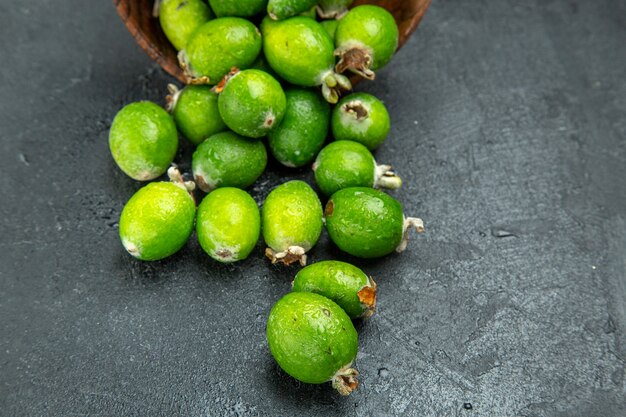 작은 비타민 폭탄 신선한 feijoas 과일에 가까이