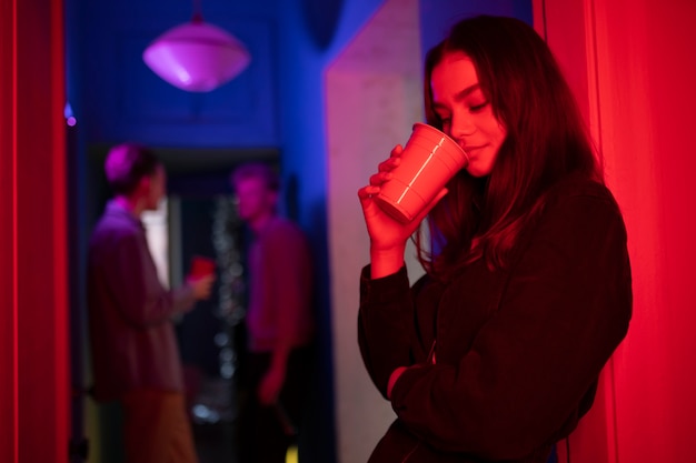 Free photo close up smiley girl holding cup