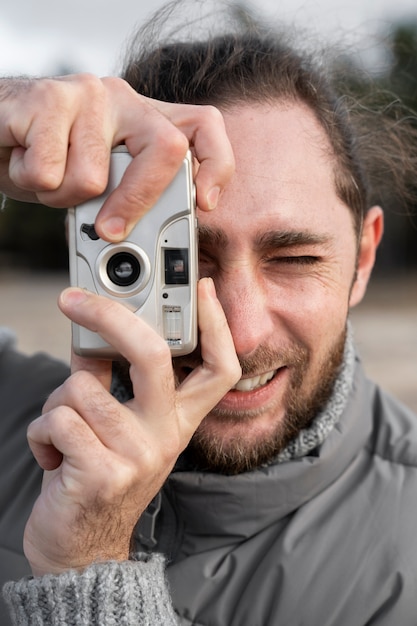 Free photo close up smiley man with camera