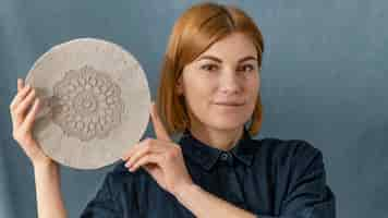 Free photo close-up smiley woman holding plate