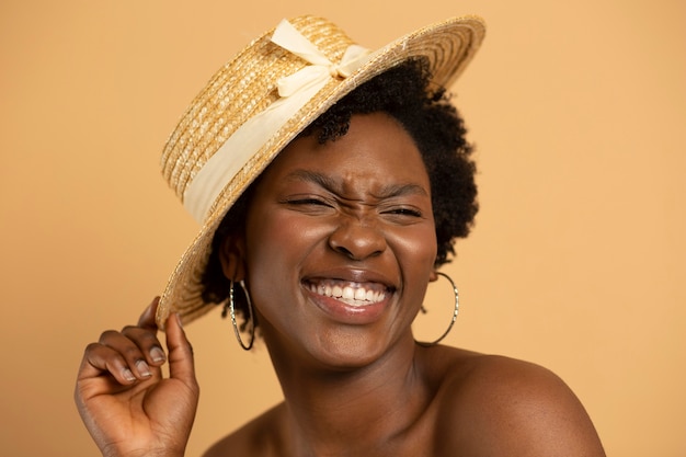 Free photo close up smiley woman posing with hat