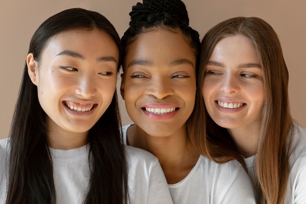 Free photo close up smiley women looking at each other