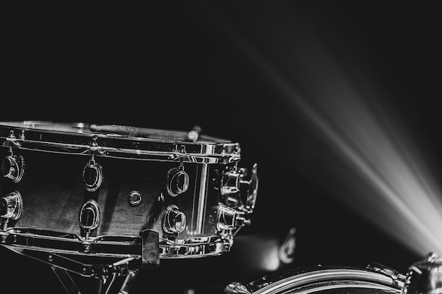 Free photo close-up of a snare drum, percussion instrument on a dark background with beautiful lighting, copy space.
