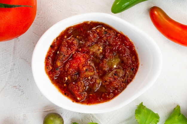 Free photo close-up spicy salsa with white background