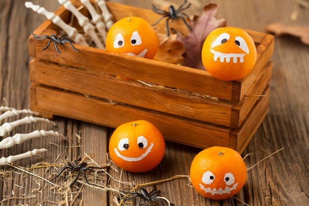 Free photo close-up spooky halloween elements