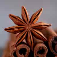 Free photo close-up of star anise and cinnamon sticks