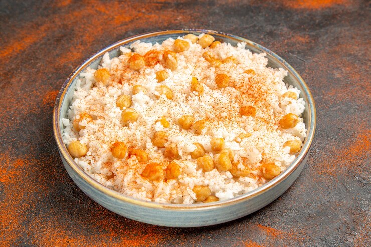 Free Photo close up on steamed rice meal on plate