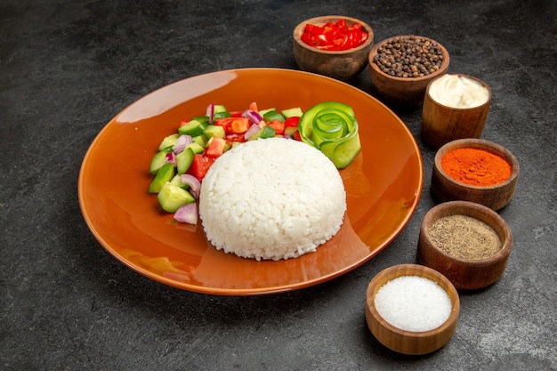 Free photo close up on steamed rice meal on plate