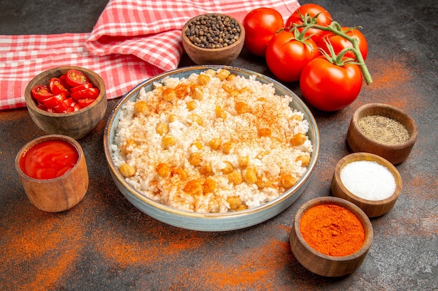 Free photo close up on steamed rice meal on plate