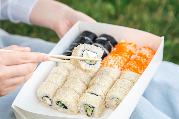 Free photo close up of sushi in box at picnic sushi delivery concept
