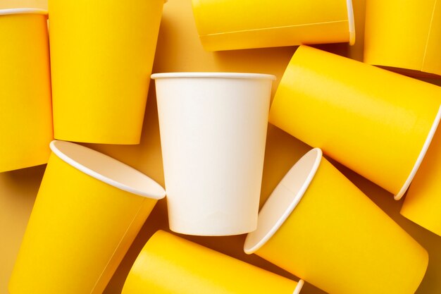 持続可能な飲料カップの代替品について