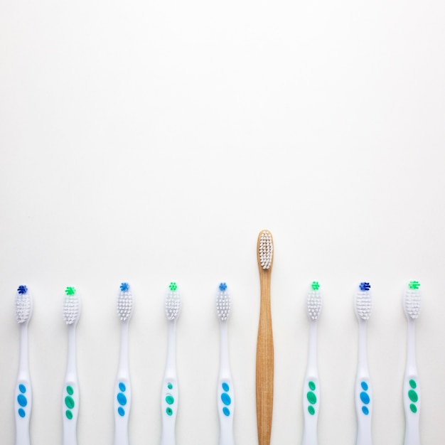 Foto gratuita primo piano sulle alternative sostenibili allo spazzolino da denti
