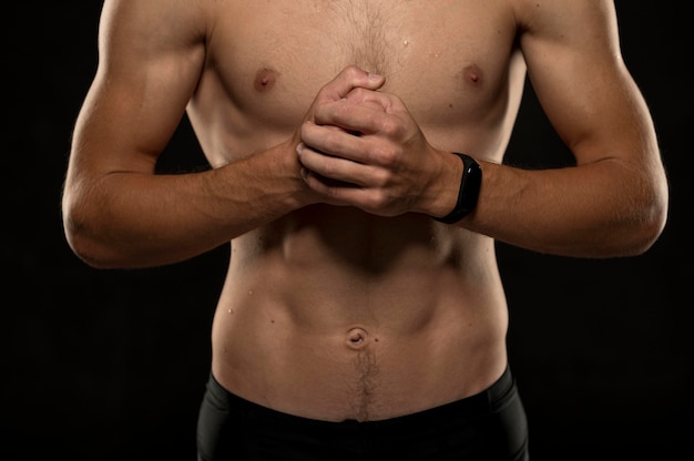 Free photo close up swimmer clenching fists