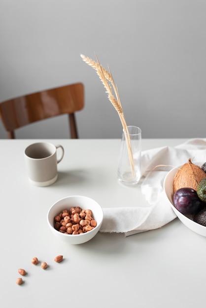 Foto gratuita primo piano sul tavolo pieno di cibo