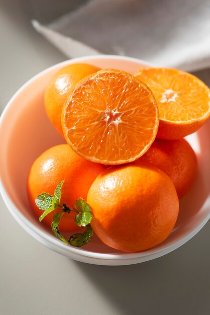 食べ物でいっぱいのテーブルにクローズアップ